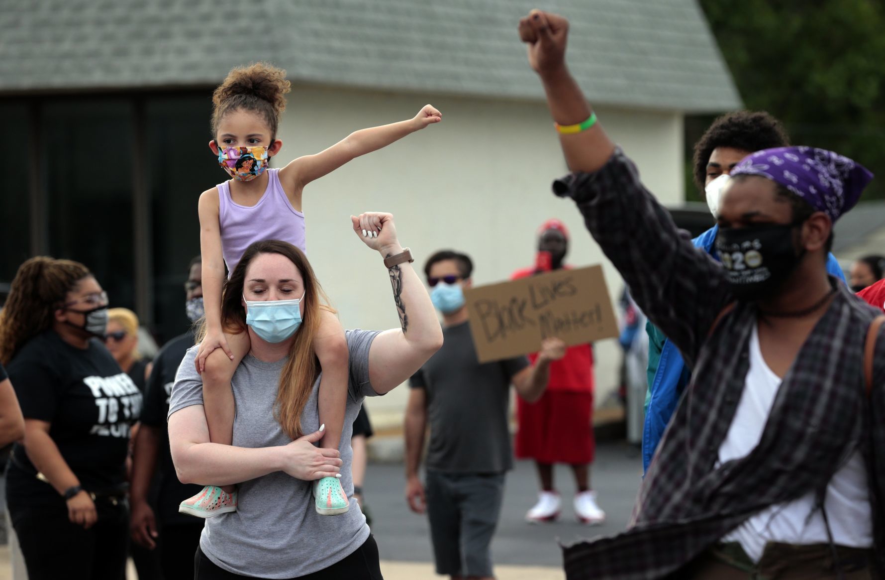 Protesters march on Florissant